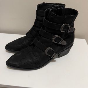 Womens Indigo Rd Western Yasmina Buckles Ankle Boot Side Zip Black Size 7.5